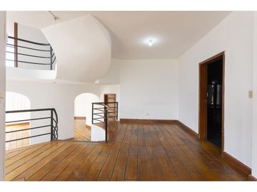 El Batan, Casa en  Venta , 1470m2, 5 habitaciones, 9 baños