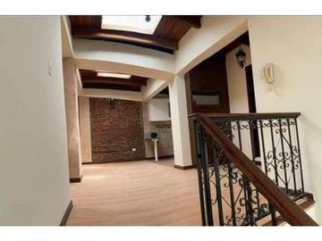 Jipijapa, Casa Comercial en Venta, 361,55m2, 2 suite, 4 habitaciones