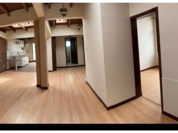 Jipijapa, Casa Comercial en Venta, 361,55m2, 2 suite, 4 habitaciones
