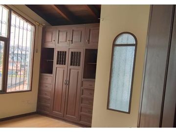 Jipijapa, Casa Comercial en Venta, 361,55m2, 2 suite, 4 habitaciones