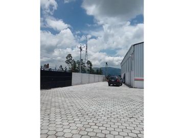 Sangolqui, Galpón en  Renta, 1700m2, 2 ambientes.