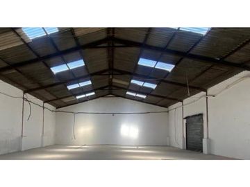 Sangolqui, Galpón en  Renta, 1700m2, 2 ambientes.