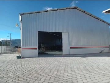Sangolqui, Galpón en  Renta, 1700m2, 2 ambientes.