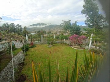 Mitad del Mundo, Casa en Venta, 280m2, 3 Habitaciones .
