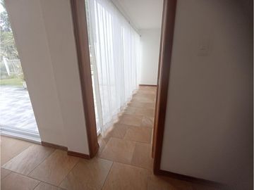 Mitad del Mundo, Casa en Venta, 280m2, 3 Habitaciones .