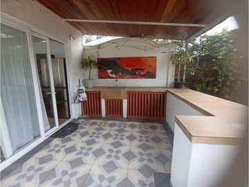 Mitad del Mundo, Casa en Venta, 280m2, 3 Habitaciones .