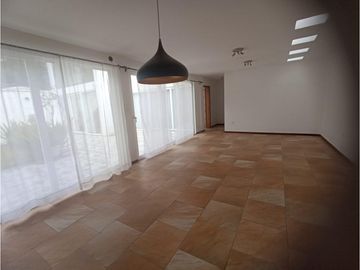Mitad del Mundo, Casa en Venta, 280m2, 3 Habitaciones .