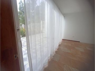 Mitad del Mundo, Casa en Venta, 280m2, 3 Habitaciones .