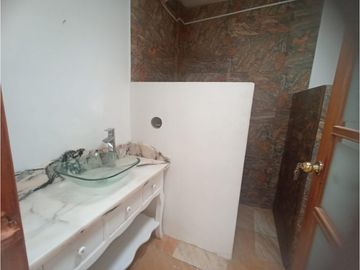 Mitad del Mundo, Casa en Venta, 280m2, 3 Habitaciones .