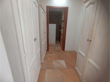 Mitad del Mundo, Casa en Venta, 280m2, 3 Habitaciones .
