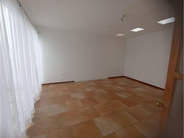 Mitad del Mundo, Casa en Venta, 280m2, 3 Habitaciones .