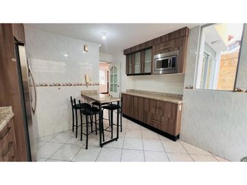 Santa Lucía, Casa en  Venta, 226m2, 3 Habitaciones.