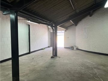 Sangolqui, Bodega en  Renta, 388m2,  2 Ambiente, 2 Baños, 4 Parqueadero.