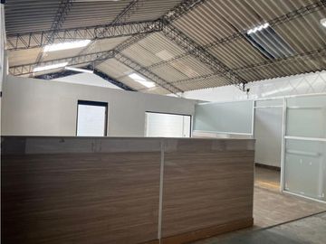 Sangolqui, Bodega en  Renta, 388m2,  2 Ambiente, 2 Baños, 4 Parqueadero.