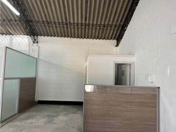 Sangolqui, Bodega en  Renta, 388m2,  2 Ambiente, 2 Baños, 4 Parqueadero.