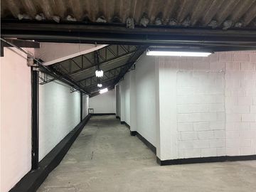 Sangolqui, Bodega en  Renta, 388m2,  2 Ambiente, 2 Baños, 4 Parqueadero.