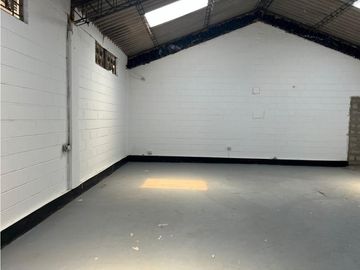 Sangolqui, Bodega en  Renta, 388m2,  2 Ambiente, 2 Baños, 4 Parqueadero.