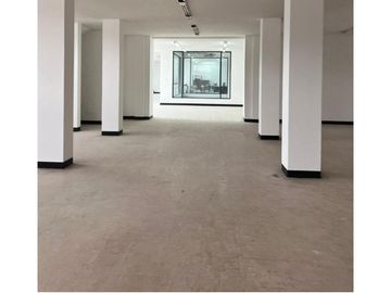 Sangolqui,Local Comercial en 480m2, 2 Ambientes,1Baño, 3 Parqueaderos.