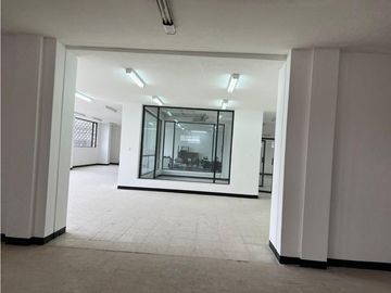 Sangolqui,Local Comercial en 480m2, 2 Ambientes,1Baño, 3 Parqueaderos.