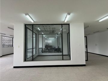 Sangolqui,Local Comercial en 480m2, 2 Ambientes,1Baño, 3 Parqueaderos.