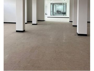 Sangolqui,Local Comercial en 480m2, 2 Ambientes,1Baño, 3 Parqueaderos.