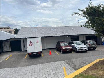 Sangolqui, Bodega en  Renta, 230m2, 2 Ambiente , 2 Parqueaderos.