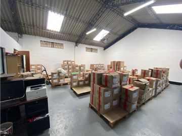 Sangolqui, Bodega en  Renta, 230m2, 2 Ambiente , 2 Parqueaderos.