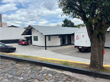 Sangolqui, Bodega en  Renta, 230m2, 2 Ambiente , 2 Parqueaderos.