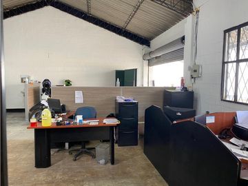 Sangolqui, Bodega en  Renta, 230m2, 2 Ambiente , 2 Parqueaderos.