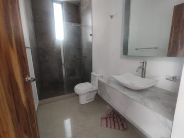 CASA EN VENTA CON DOBLE SEGURIDAD EN LOMAS DE CUERNAVACA