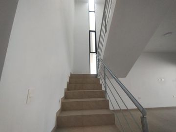CASA EN VENTA CON DOBLE SEGURIDAD EN LOMAS DE CUERNAVACA