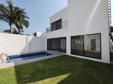 CASA EN VENTA CON DOBLE SEGURIDAD EN LOMAS DE CUERNAVACA