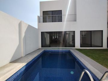 CASA EN VENTA CON DOBLE SEGURIDAD EN LOMAS DE CUERNAVACA