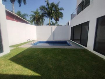 CASA EN VENTA CON DOBLE SEGURIDAD EN LOMAS DE CUERNAVACA