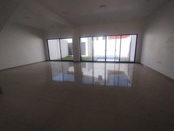 CASA EN VENTA CON DOBLE SEGURIDAD EN LOMAS DE CUERNAVACA