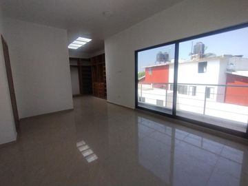 CASA EN VENTA CON DOBLE SEGURIDAD EN LOMAS DE CUERNAVACA