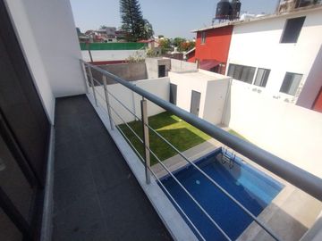 CASA EN VENTA CON DOBLE SEGURIDAD EN LOMAS DE CUERNAVACA