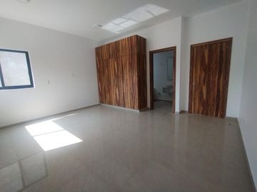 CASA EN VENTA CON DOBLE SEGURIDAD EN LOMAS DE CUERNAVACA
