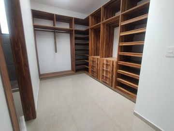 CASA EN VENTA CON DOBLE SEGURIDAD EN LOMAS DE CUERNAVACA
