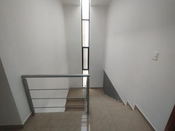 CASA EN VENTA CON DOBLE SEGURIDAD EN LOMAS DE CUERNAVACA