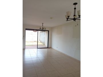VENTA DE CASA 3H 2B LAS ARBOLEDAS LOS ROBLES CHORRERA (IM)