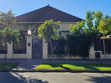 PH en venta de 2 dormitorios c/ cochera en Ituzaingó Centro