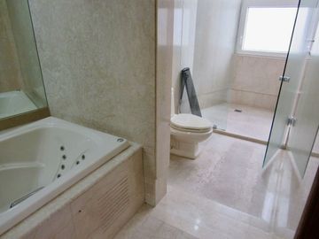 Amplio Departamento en Venta / Jardínes en la Montaña