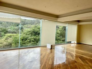 Amplio Departamento en Venta / Jardínes en la Montaña