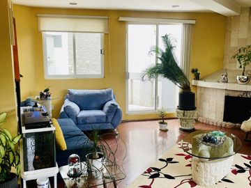 HERMOSA CASA EN VENTA CON GRAN JARDIN EN CALLE CERRADA