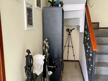 HERMOSA CASA EN VENTA CON GRAN JARDIN EN CALLE CERRADA