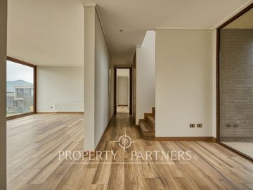 Casa nueva en Chamisero, a 10 min de Vitacura.