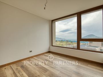 Casa nueva en Chamisero, a 10 min de Vitacura.