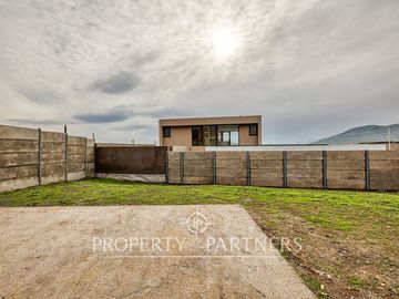 Casa nueva en Chamisero, a 10 min de Vitacura.