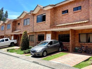CASA EN URBANIZACION,CUENCA.RIO AMARILLO